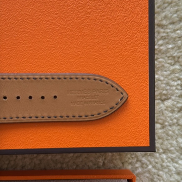 Hermes Apple Watch Series 4 PERFECT! Authentic! Like new with all packaging! - Picture 7 of 16